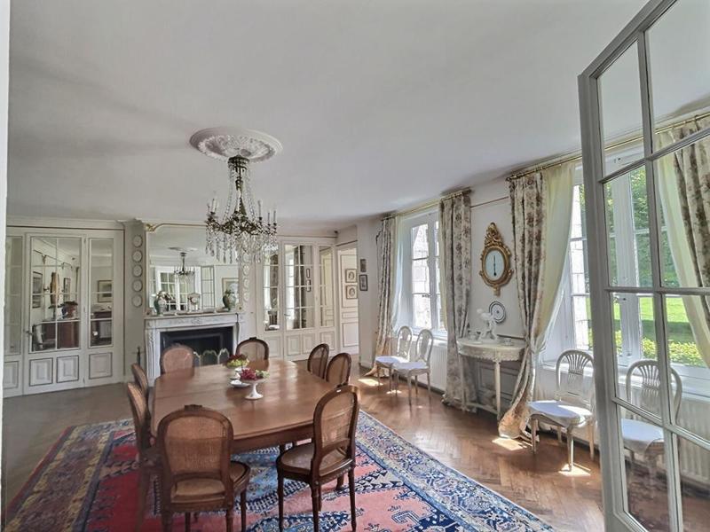 Château - 926 m² - 25 pièces