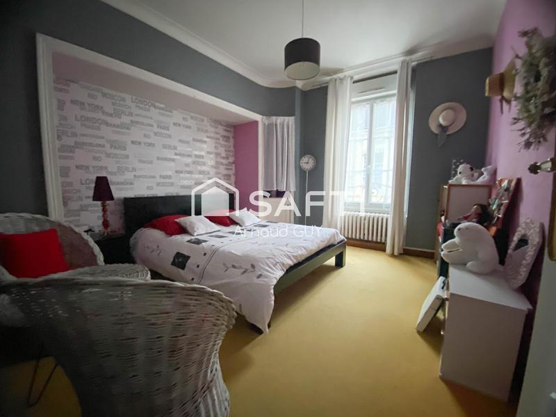 Maison - 330 m² - 11 pièces