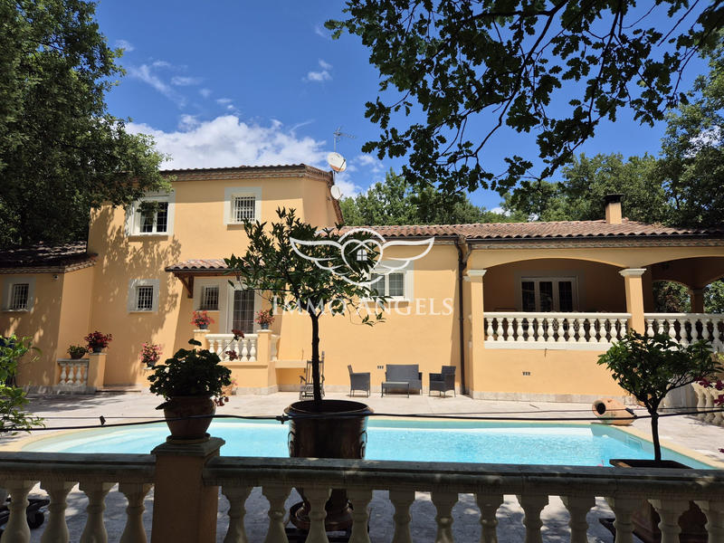 Maison traditionnelle - 213 m² - 7 pièces