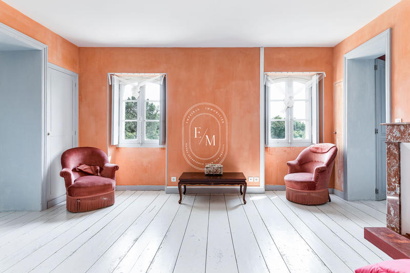 Maison - 448 m² - 13 pièces