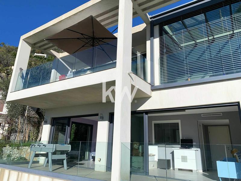 Maison - 216 m² - 6 pièces