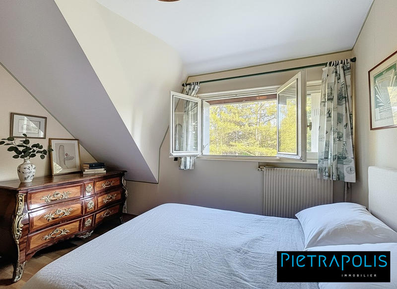 Maison - 250 m² - 8 pièces