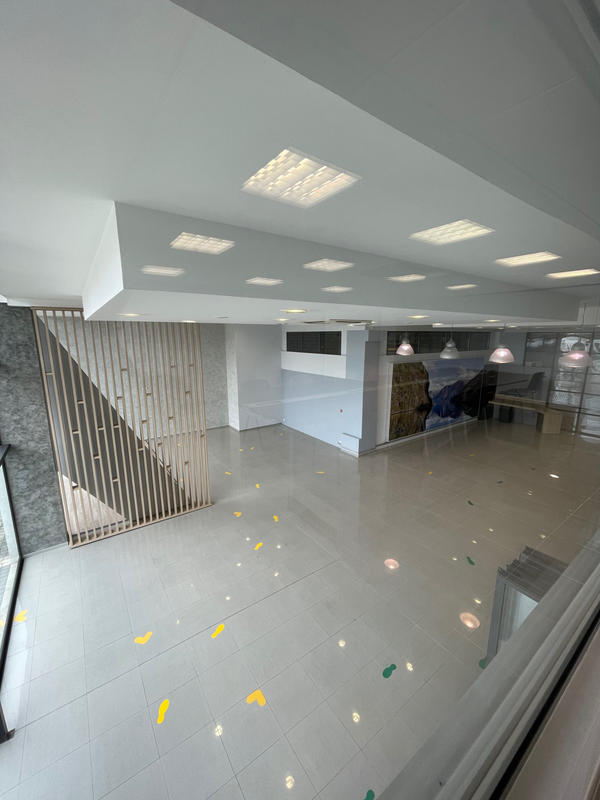 Local commercial - 1 150 m²