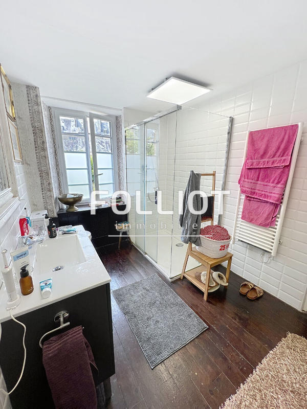 Maison - 315 m² - 15 pièces