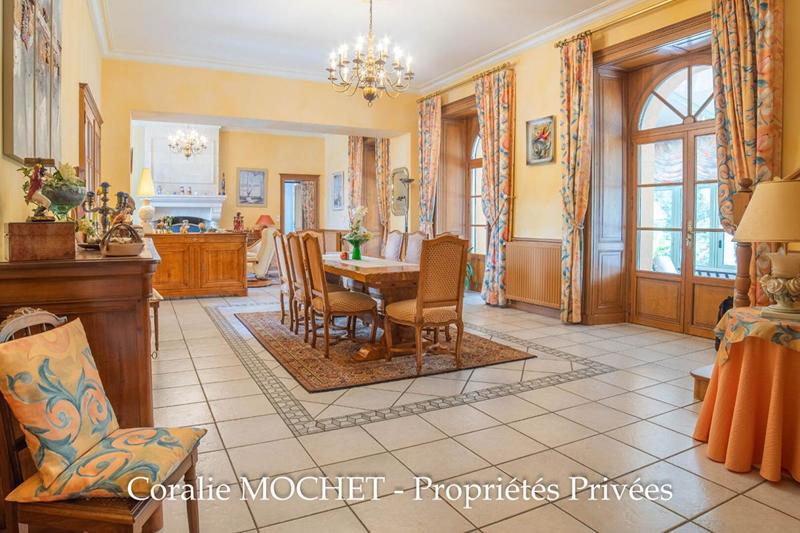 Demeure - 454 m² - 20 pièces