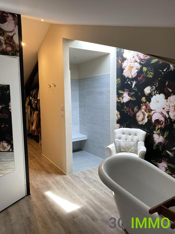 Maison - 204 m² - 7 pièces