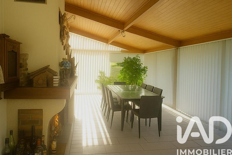 Maison - 201 m² - 7 pièces