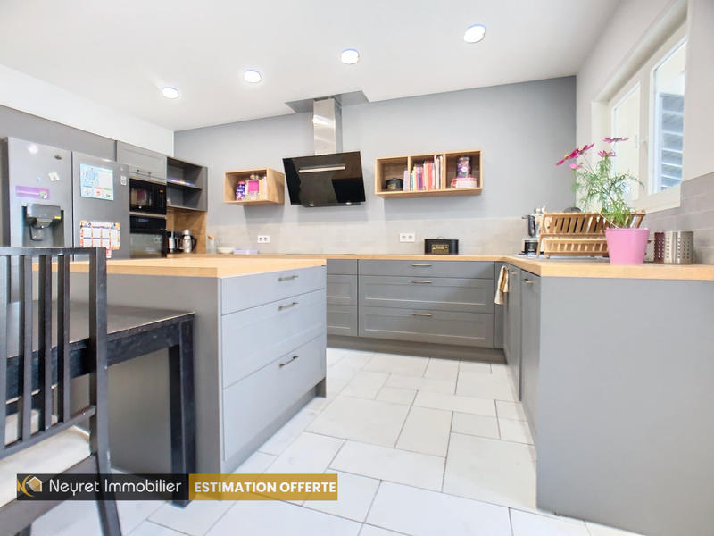 Maison - 250 m² - 7 pièces