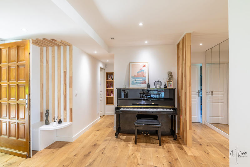 Maison - 330 m² - 9 pièces