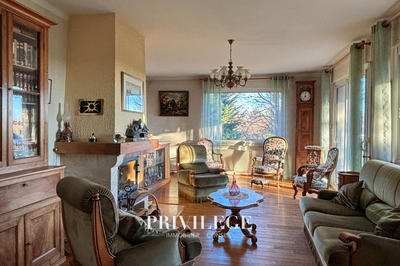 Maison - 229 m² - 7 pièces