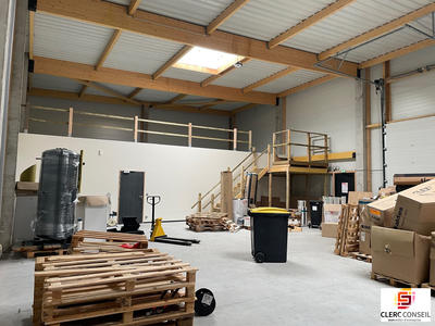 Local d'activités - 240 m²