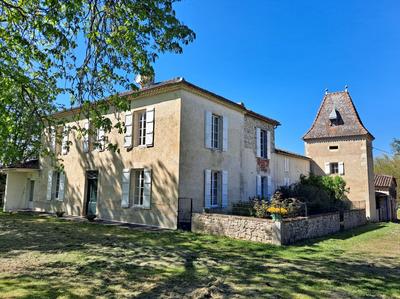 Maison - 292 m² - 14 pièces