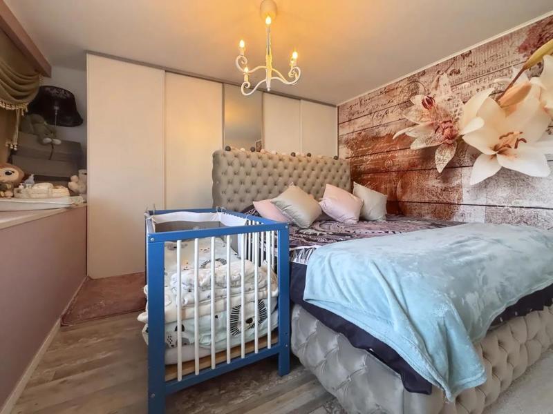 Maison - 241 m² - 8 pièces