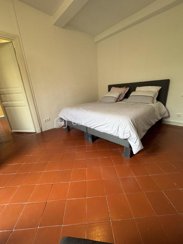 Studio - 85 m² - 4 pièces