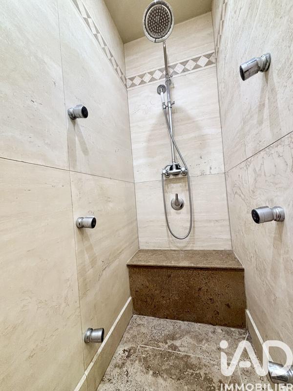 Maison - 200 m² - 7 pièces