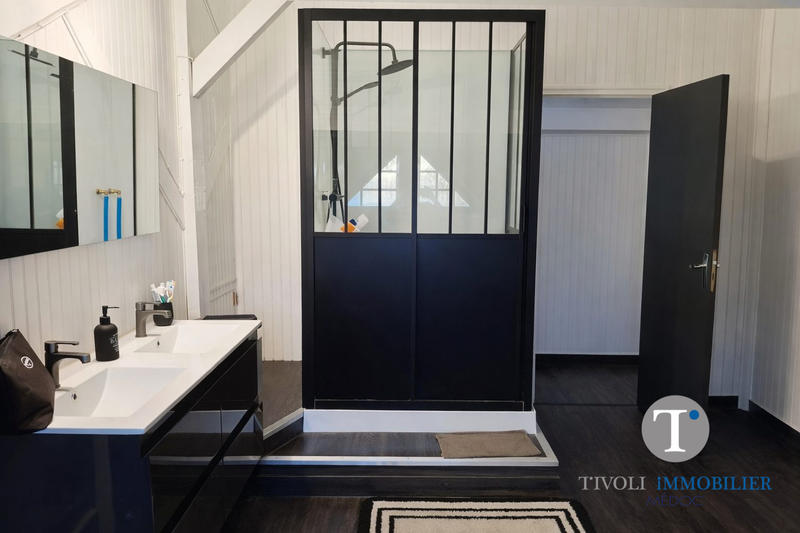 Maison - 235 m² - 7 pièces