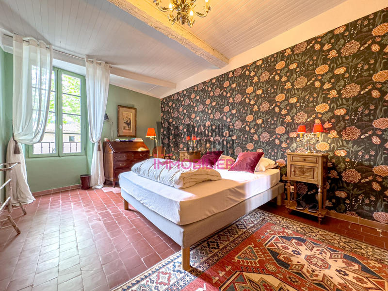 Maison - 460 m² - 12 pièces