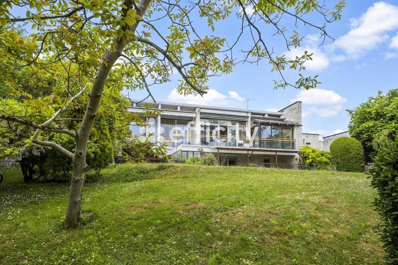 Villa - 309 m² - 12 pièces