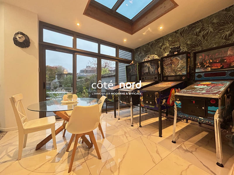 Maison - 216 m² - 10 pièces