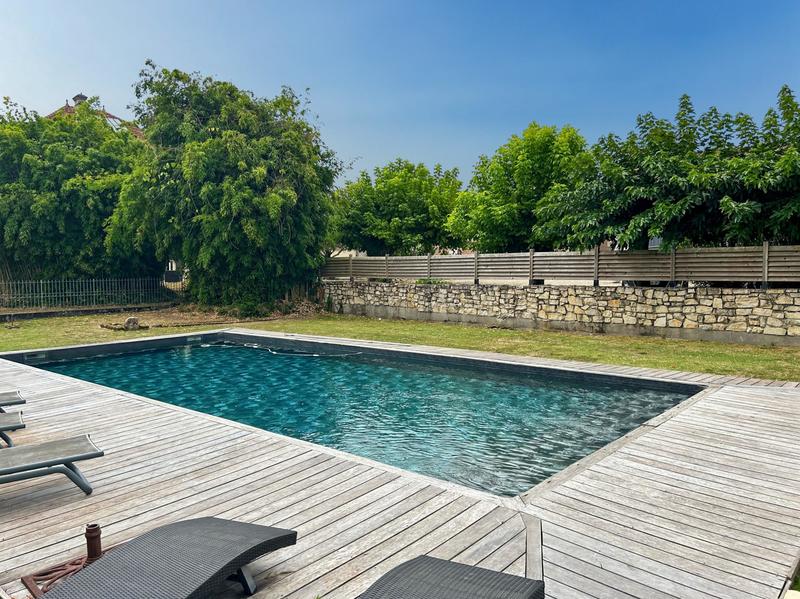 Maison - 682 m² - 20 pièces