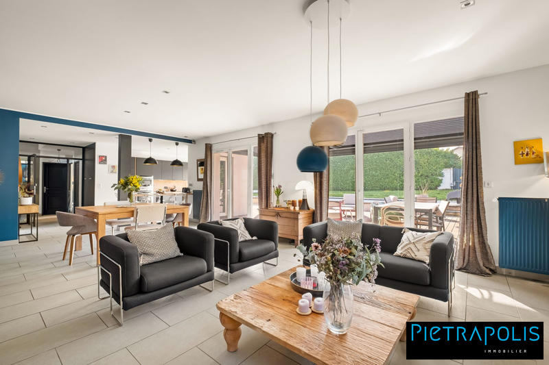 Maison contemporaine - 226 m² - 8 pièces