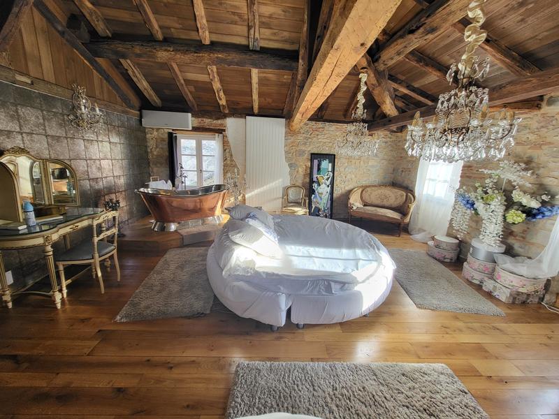 Maison - 220 m² - 6 pièces