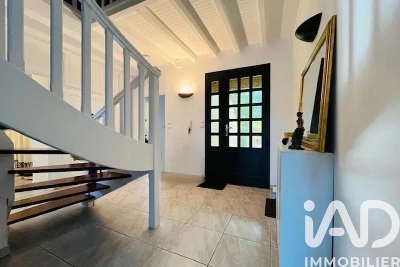 Maison - 246 m² - 8 pièces