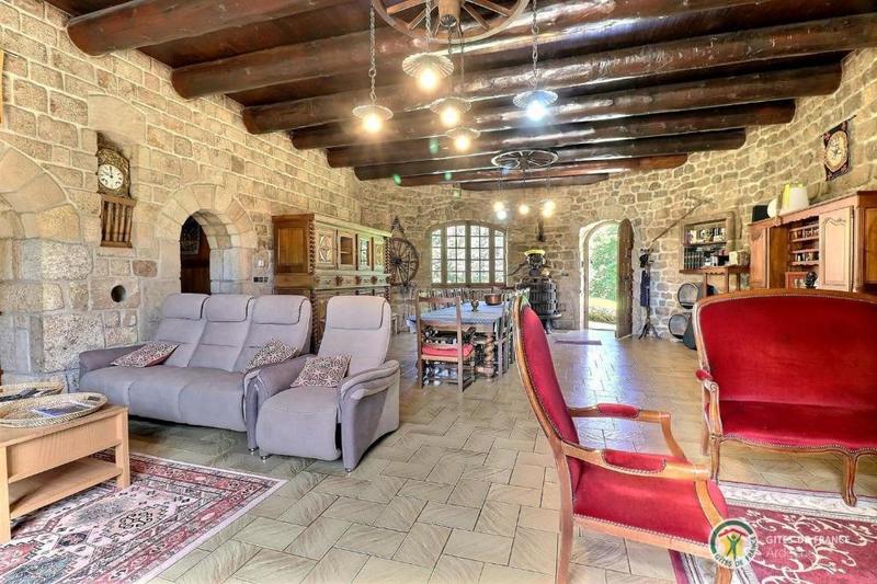 Propriété - 358 m² - 17 pièces