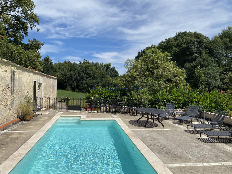 Maison - 295 m² - 8 pièces