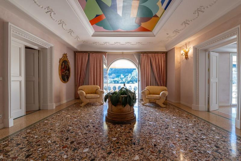 Villa - 857 m² - 15 pièces