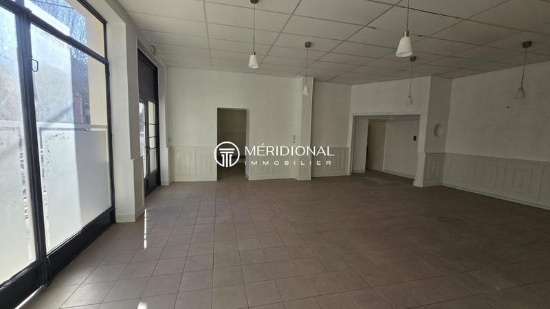 Local commercial - 110 m² - 5 pièces