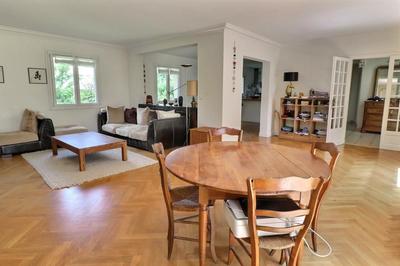 Maison - 230 m² - 7 pièces