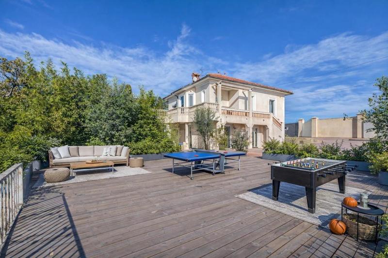 Appartement - 215 m² - 7 pièces