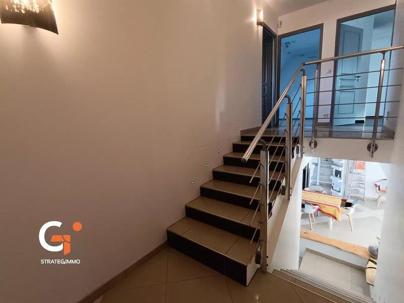 Maison - 176 m² - 8 pièces