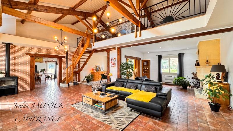 Propriété - 305 m² - 8 pièces