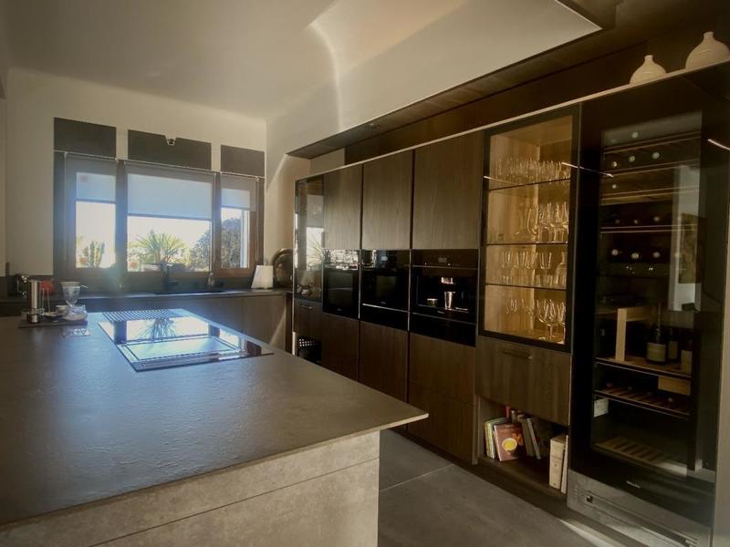 Maison - 240 m² - 6 pièces