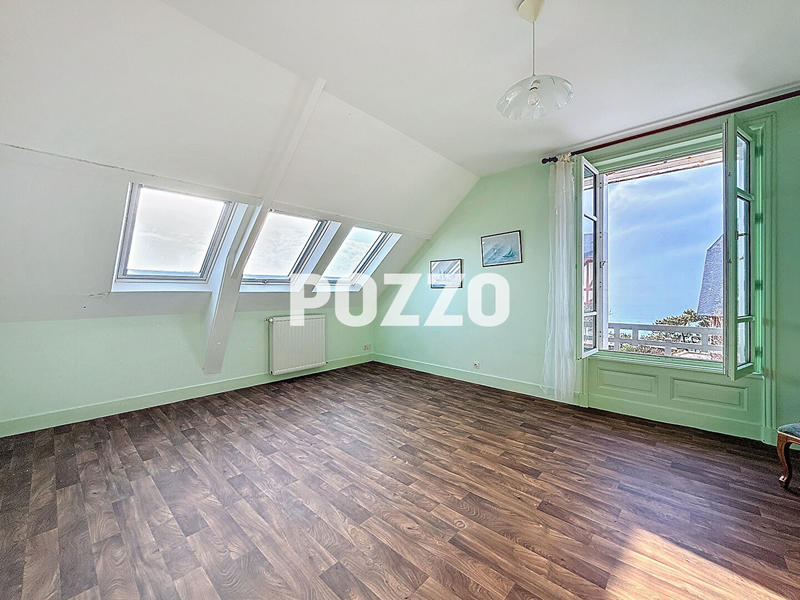 Maison - 201 m² - 8 pièces