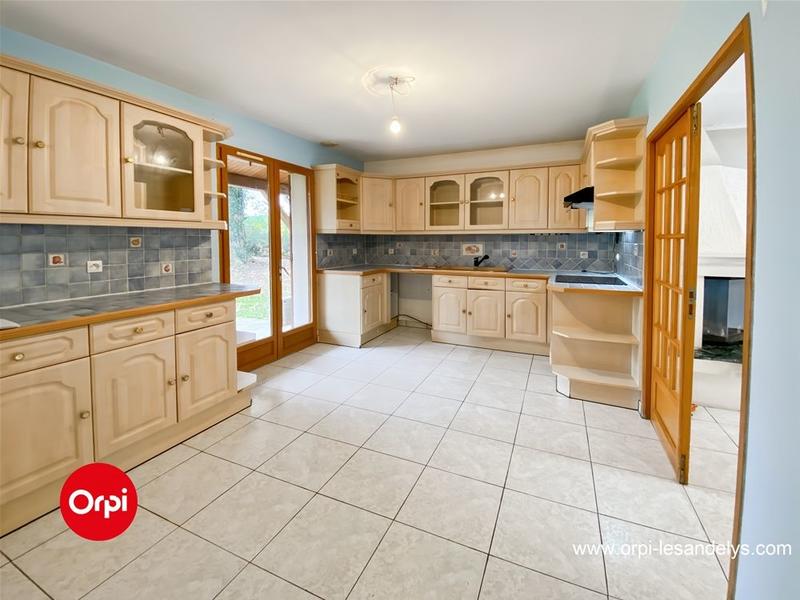 Maison - 131 m² - 8 pièces