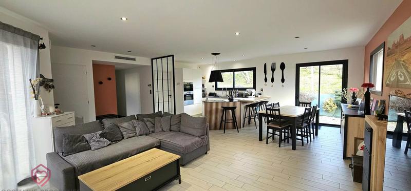 Maison - 122 m² - 5 pièces