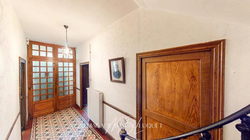 Maison - 216 m² - 10 pièces