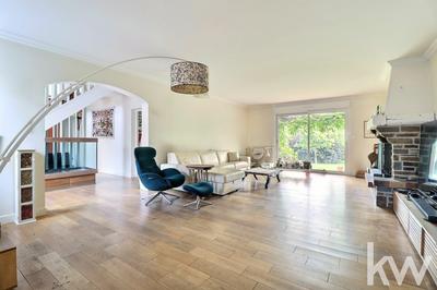 Maison - 241 m² - 8 pièces