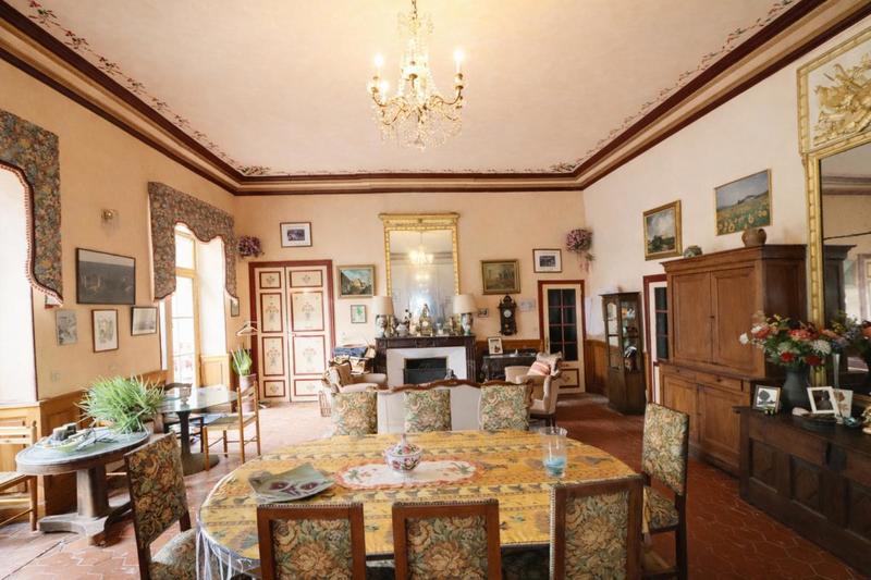 Demeure - 695 m² - 26 pièces