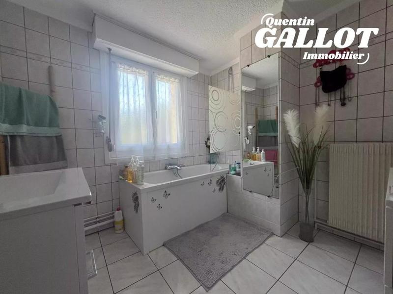 Maison - 99 m² - 5 pièces