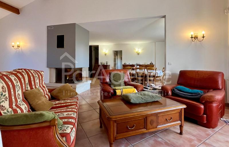 Maison - 202 m² - 6 pièces