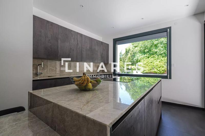 Villa - 349 m² - 8 pièces