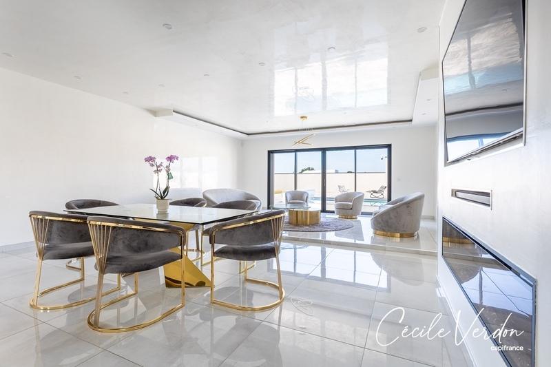 Maison - 281 m² - 9 pièces