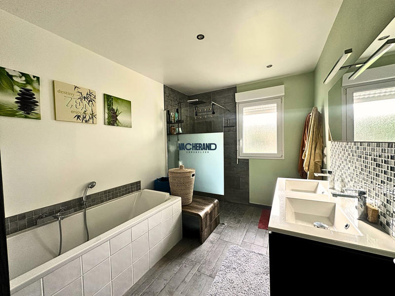 Maison - 90 m² - 4 pièces