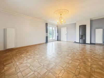 Propriété - 225 m² - 8 pièces