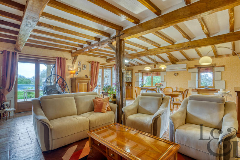 Maison - 321 m² - 9 pièces