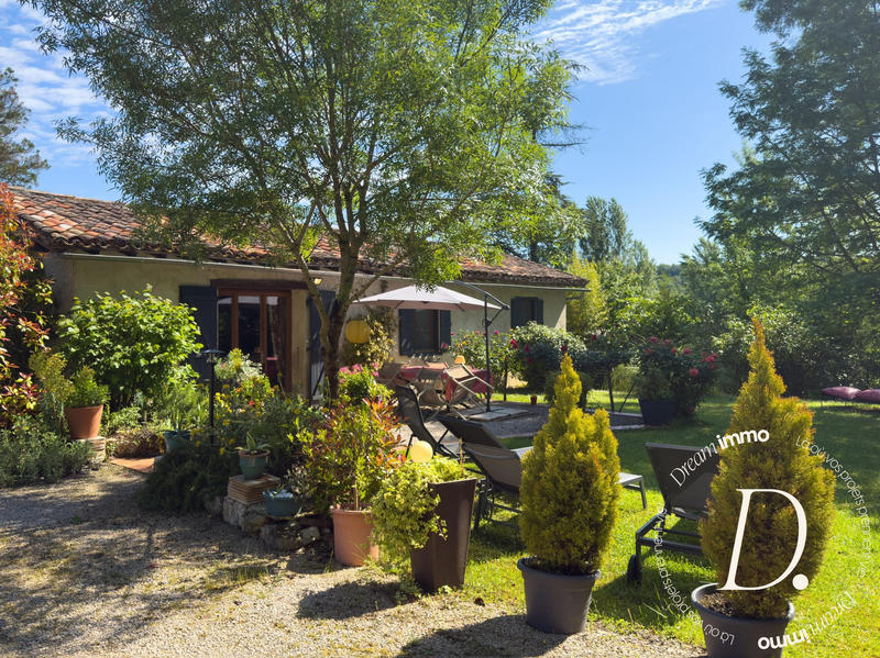 Maison - 260 m² - 7 pièces